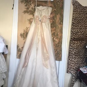 Christian Michele wedding dress beast 30 , waist 32 , 90 inches long